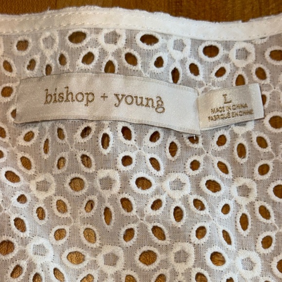 bishop + young White Eyelet Ruffle Top Large - Picture 3 of 7